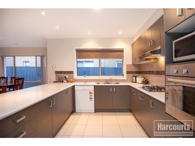 34 Downing Square, Pakenham VIC 3810