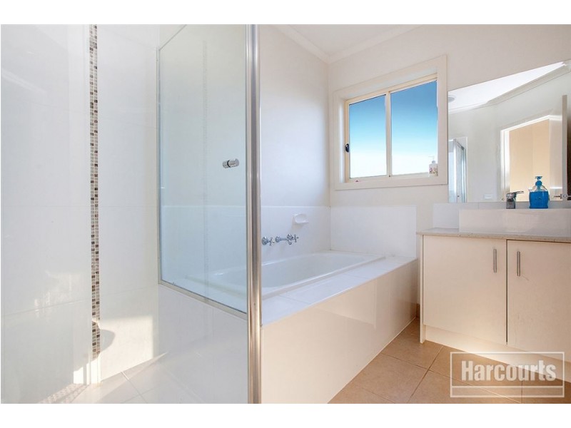 7 Macadamia Street, Pakenham VIC 3810