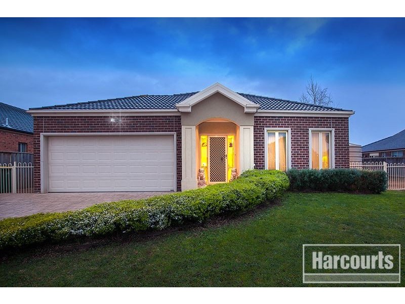 8 Banjo Paterson Drive, Pakenham VIC 3810