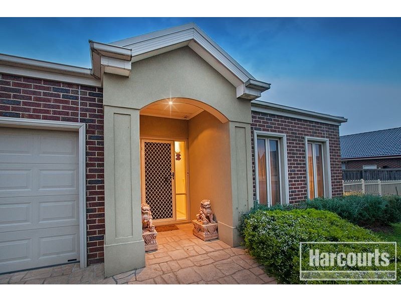 8 Banjo Paterson Drive, Pakenham VIC 3810