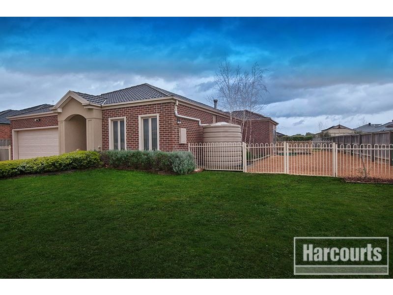 8 Banjo Paterson Drive, Pakenham VIC 3810