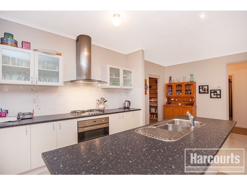 8 Banjo Paterson Drive, Pakenham VIC 3810