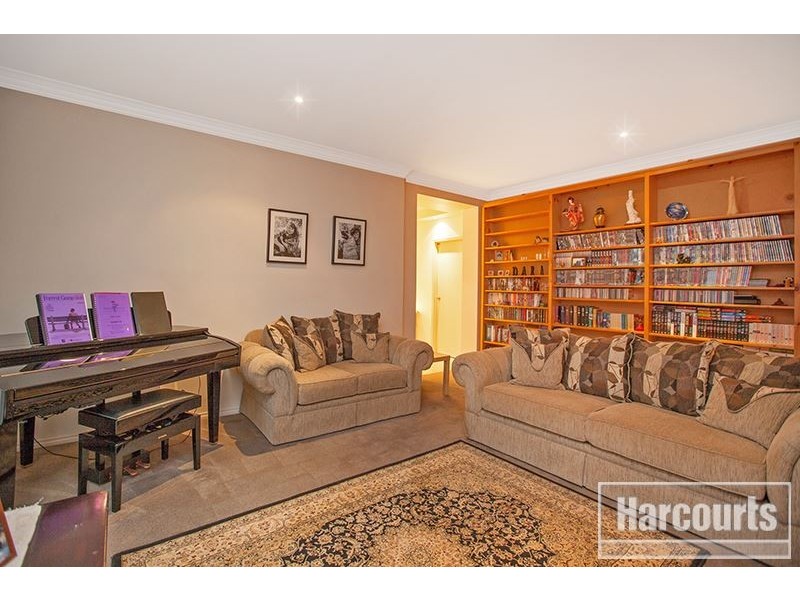 8 Banjo Paterson Drive, Pakenham VIC 3810