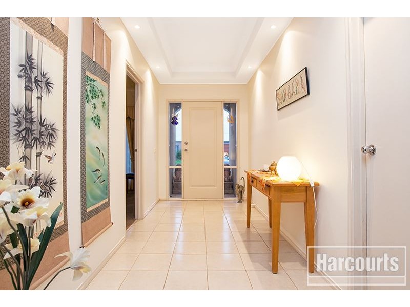 8 Banjo Paterson Drive, Pakenham VIC 3810