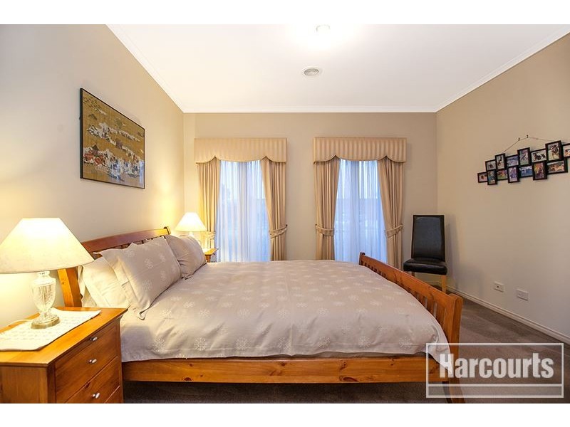 8 Banjo Paterson Drive, Pakenham VIC 3810