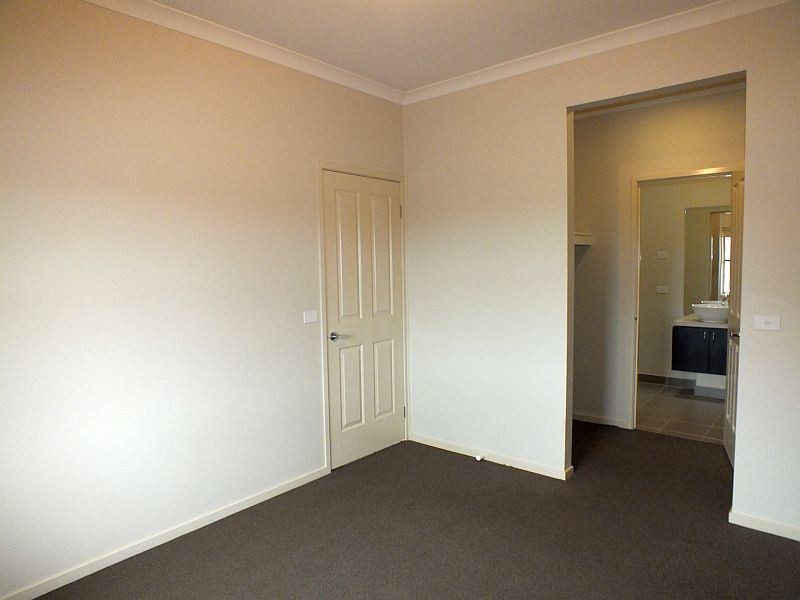 4 Sarton Link, Pakenham VIC 3810