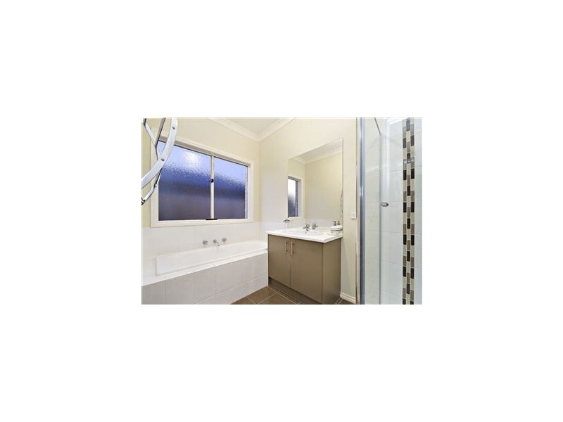 47 Sandalwood Drive, Pakenham VIC 3810