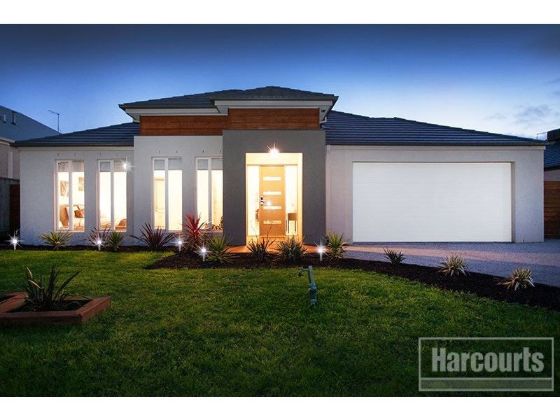 13 Whiteley Way, Pakenham VIC 3810