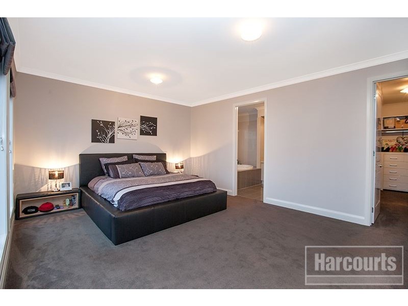 13 Whiteley Way, Pakenham VIC 3810
