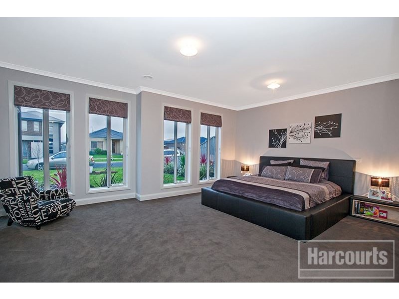13 Whiteley Way, Pakenham VIC 3810