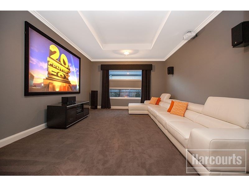 13 Whiteley Way, Pakenham VIC 3810