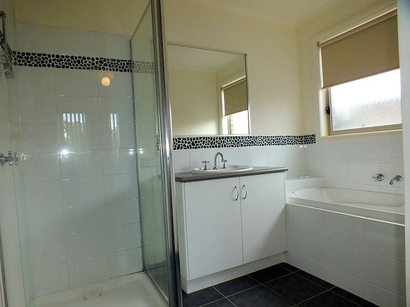 11/51 Leigh Drive, Pakenham VIC 3810