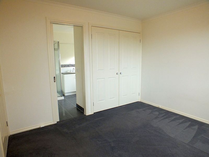 11/51 Leigh Drive, Pakenham VIC 3810