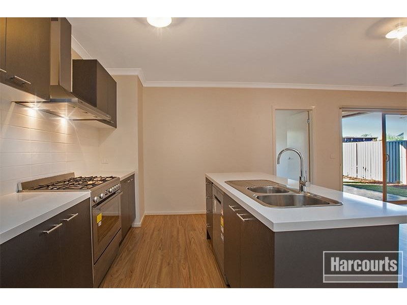 12 Everly Circuit, Pakenham VIC 3810