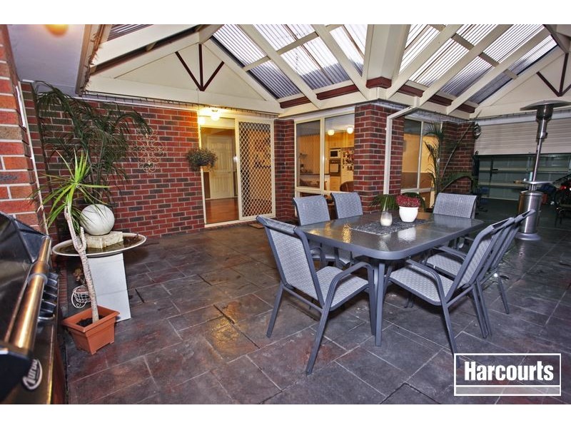 12 Henry Lawson Drive, Pakenham VIC 3810