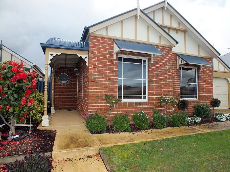 11 Cider Link, Pakenham VIC 3810