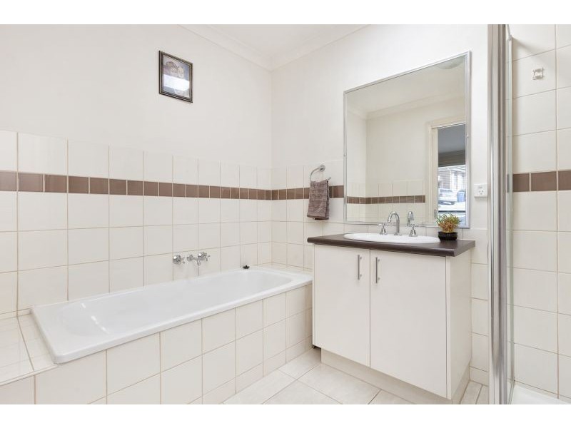 6/79 Strathavan Drive, Berwick VIC 3806