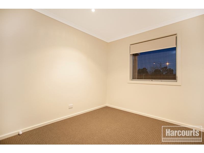 77 Lakeside Boulevard, Pakenham VIC 3810