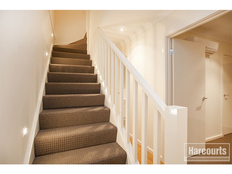 77 Lakeside Boulevard, Pakenham VIC 3810