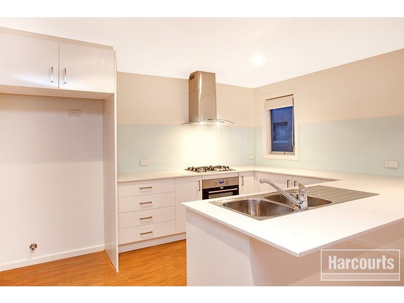 77 Lakeside Boulevard, Pakenham VIC 3810