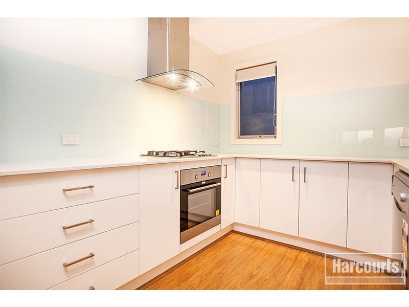 77 Lakeside Boulevard, Pakenham VIC 3810