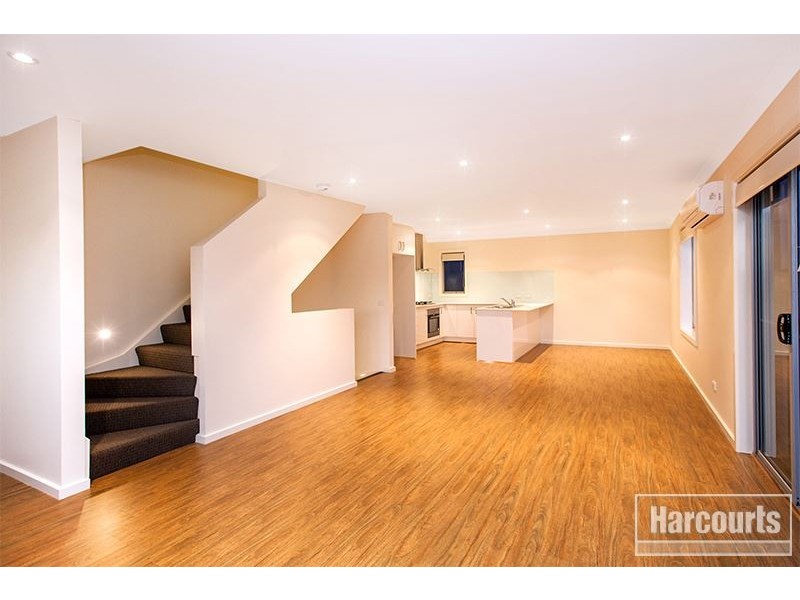 77 Lakeside Boulevard, Pakenham VIC 3810