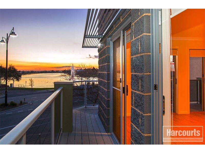 77 Lakeside Boulevard, Pakenham VIC 3810