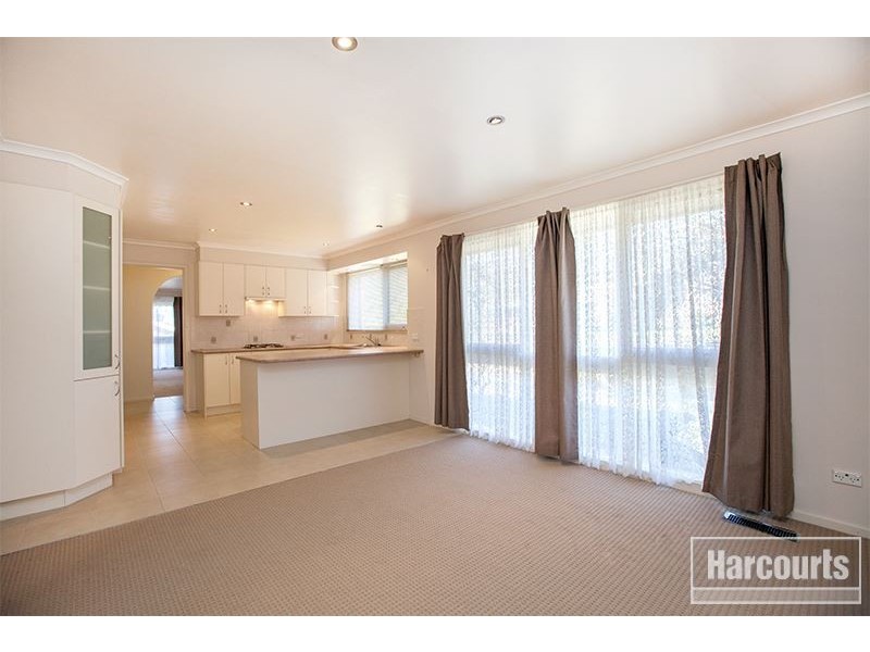 15 Thwaites Road, Pakenham VIC 3810