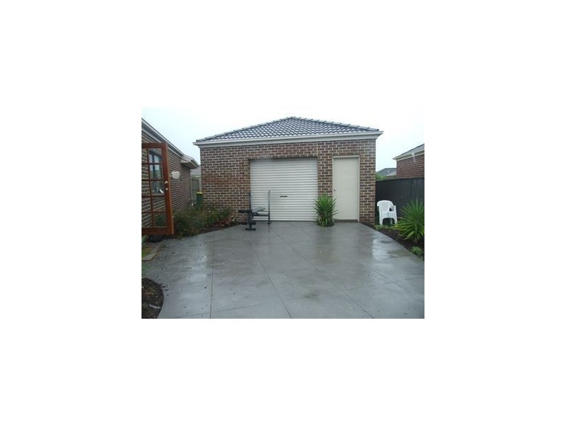 17 Downing Square, Pakenham VIC 3810