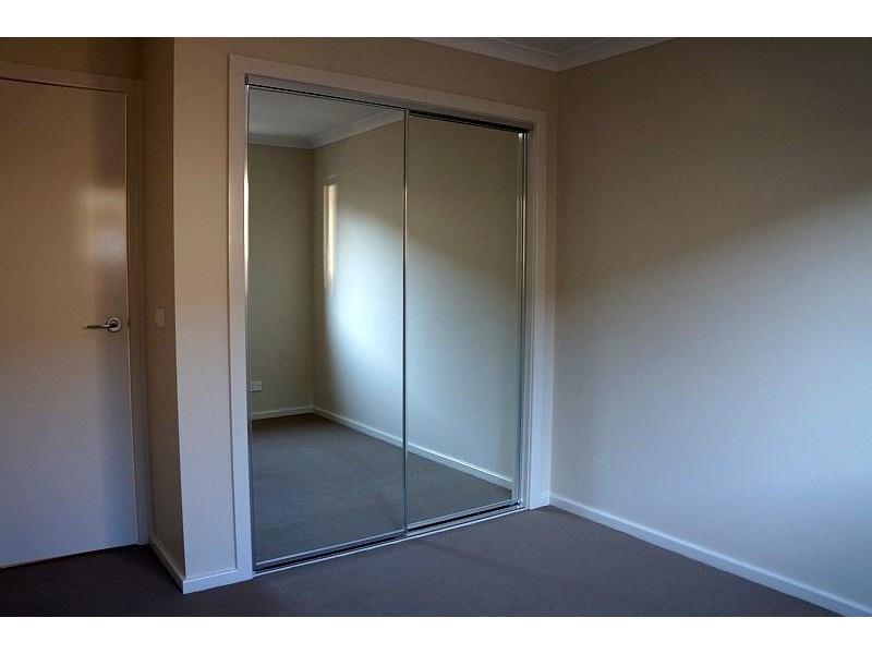 72 Fallingwater Drive, Pakenham VIC 3810