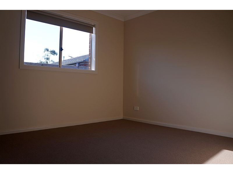 72 Fallingwater Drive, Pakenham VIC 3810