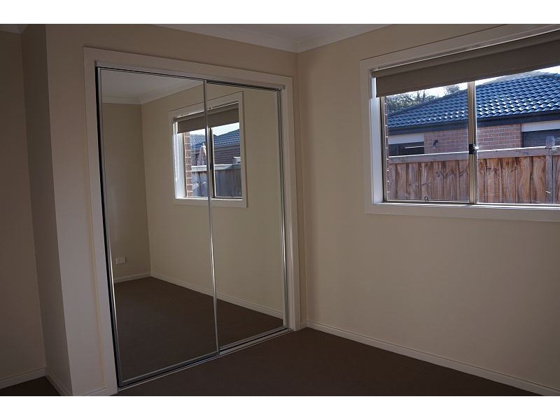 72 Fallingwater Drive, Pakenham VIC 3810