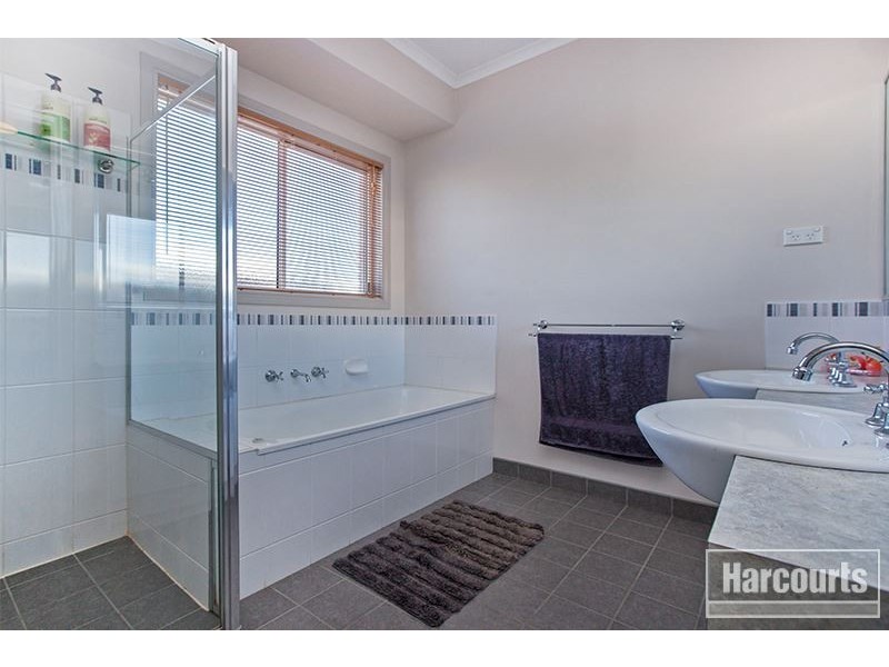 2 Macquarie Circuit, Pakenham VIC 3810