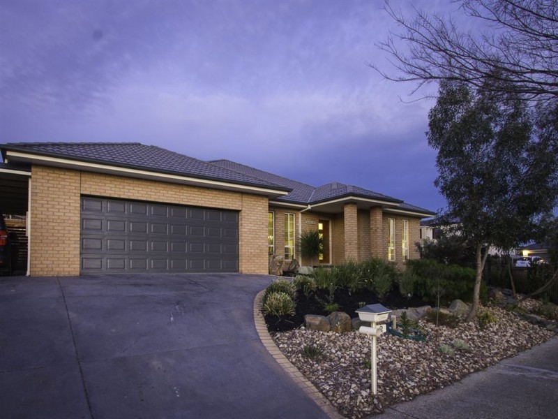2 Macquarie Circuit, Pakenham VIC 3810