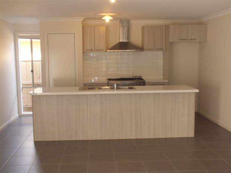 13 Cerise Street, Officer VIC 3809