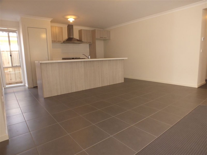 13 Cerise Street, Officer VIC 3809