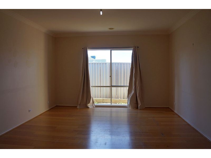 32 St Leonard Way, Pakenham VIC 3810