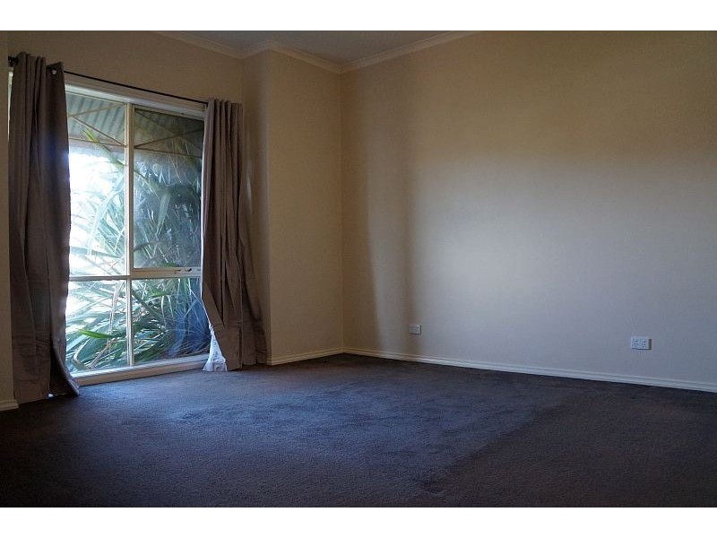 32 St Leonard Way, Pakenham VIC 3810