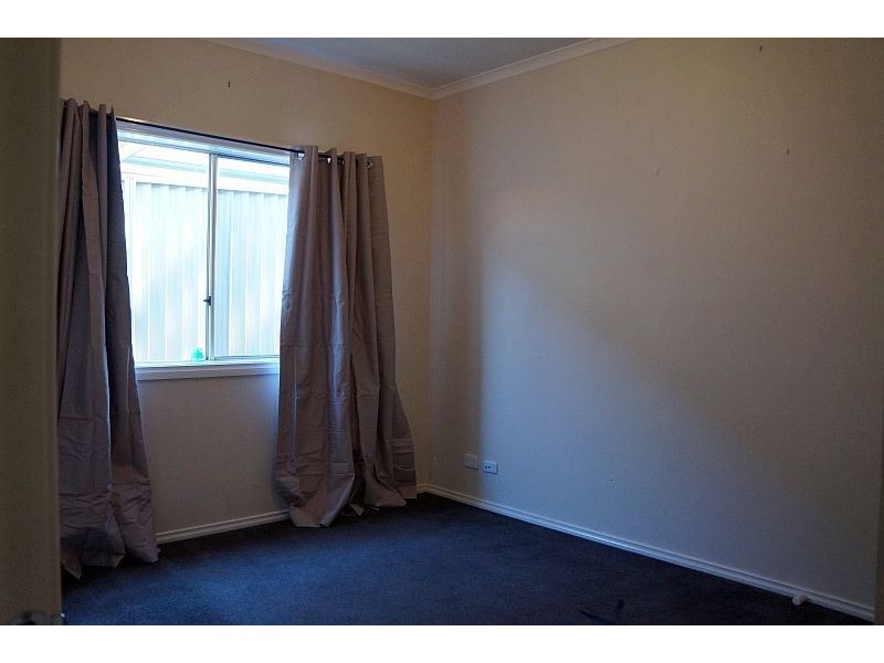 32 St Leonard Way, Pakenham VIC 3810