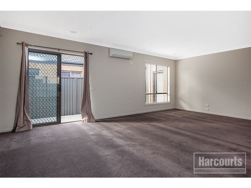 22 Downing Square, Pakenham VIC 3810