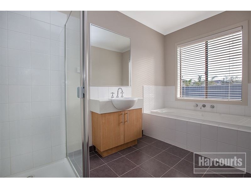 22 Downing Square, Pakenham VIC 3810