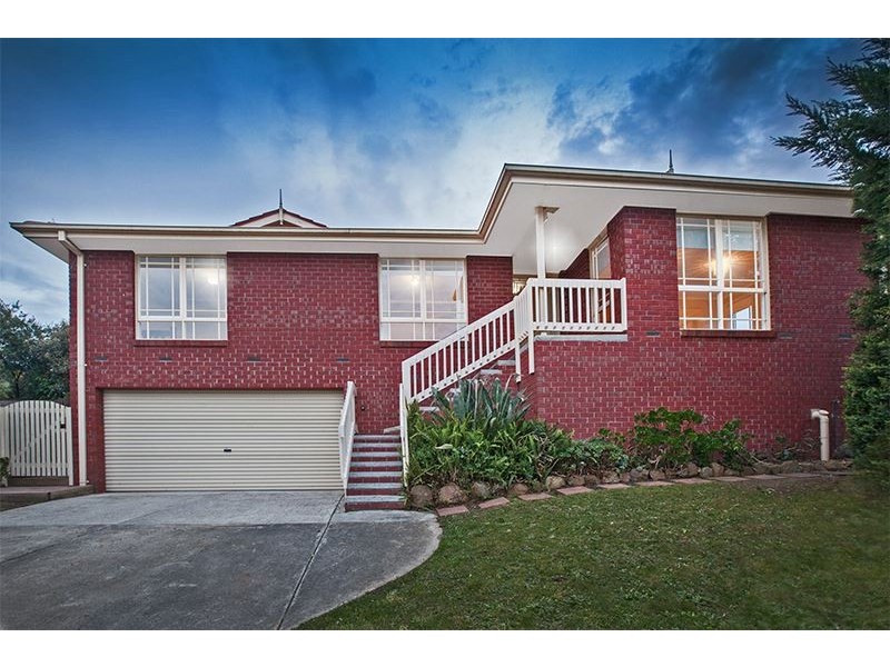 2 Lachlan Court, Pakenham VIC 3810