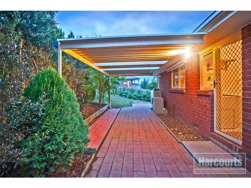 2 Lachlan Court, Pakenham VIC 3810