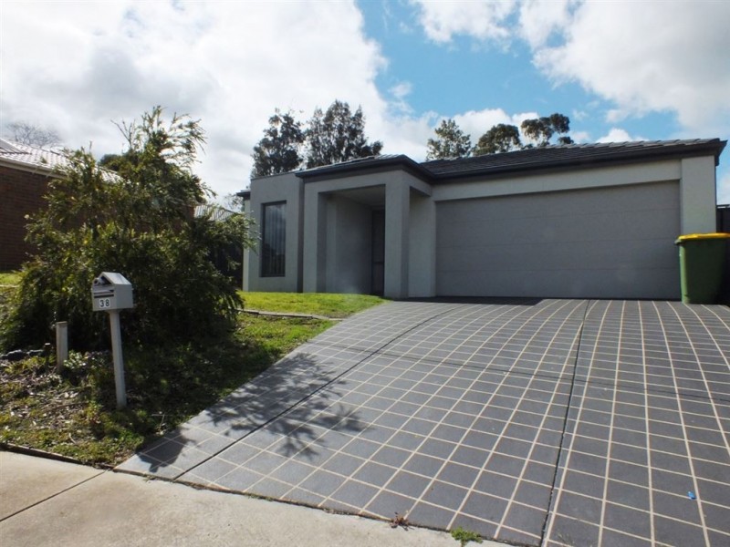 38 Wild Cherry Avenue, Pakenham VIC 3810