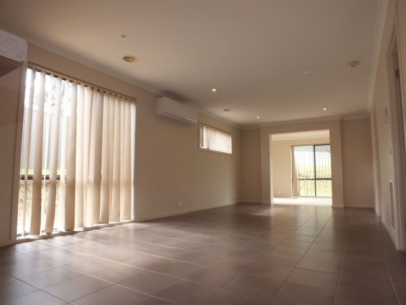 38 Wild Cherry Avenue, Pakenham VIC 3810