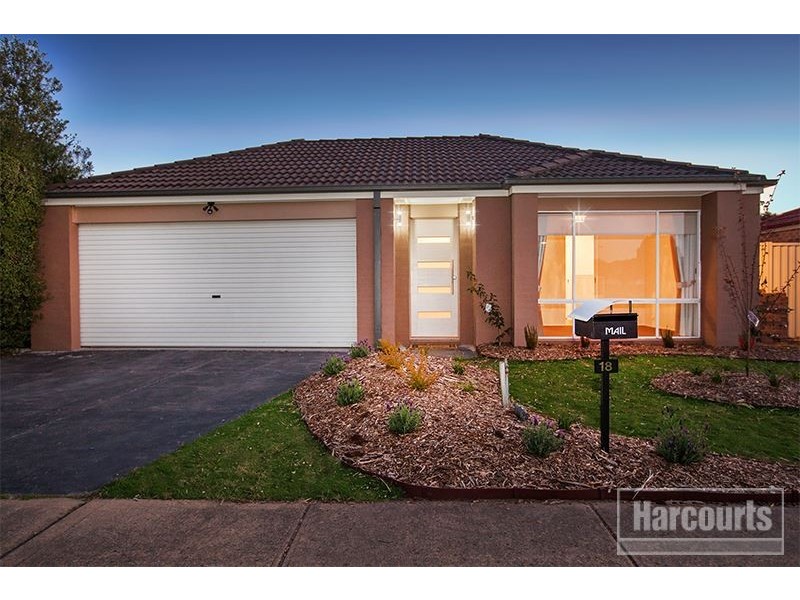18 Hartland Circuit, Pakenham VIC 3810