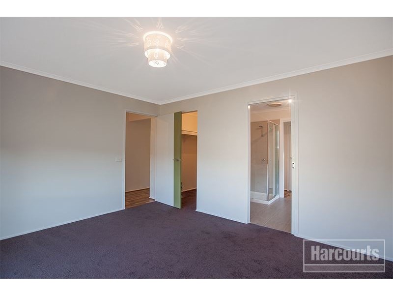 18 Hartland Circuit, Pakenham VIC 3810