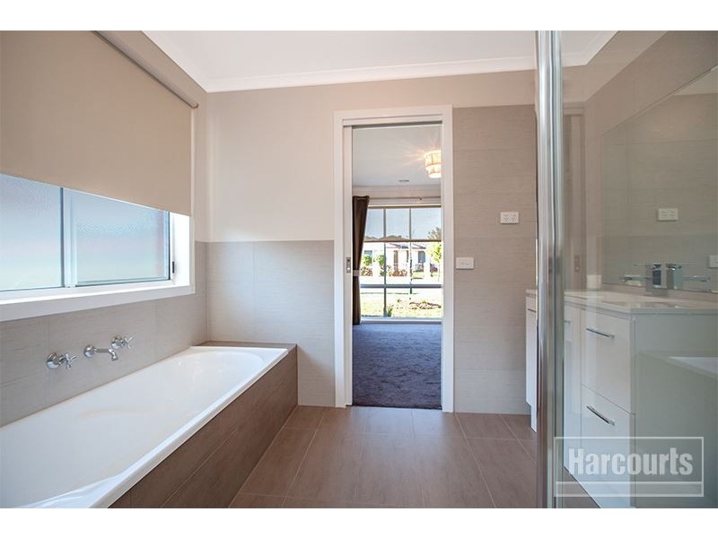 18 Hartland Circuit, Pakenham VIC 3810