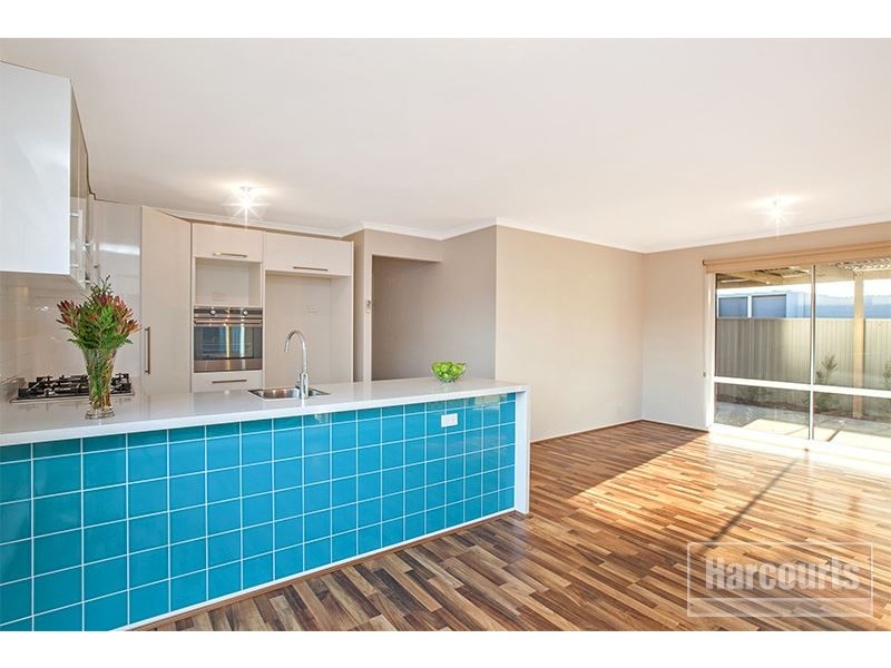 18 Hartland Circuit, Pakenham VIC 3810