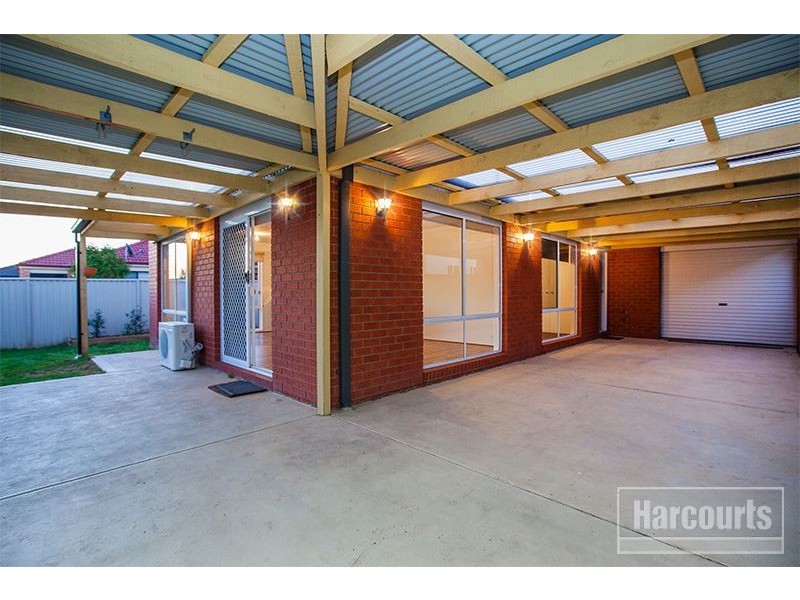 18 Hartland Circuit, Pakenham VIC 3810